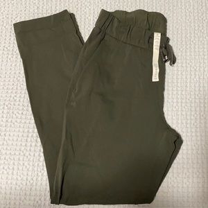 Lululemon on the fly pants